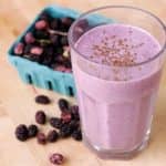 Berry-flaxseed fruit smoothie